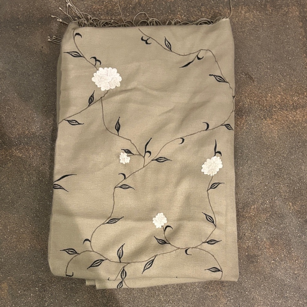 Himalayan Cahmere Company Floral Shawl